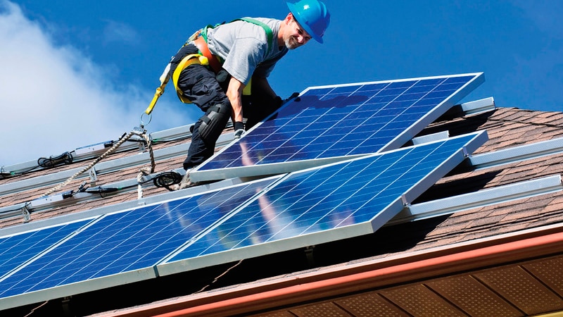 Власти Дубая планируют установить на зданиях школ солнечные батареи