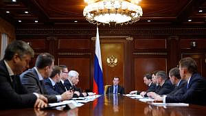 Медведев требует не допустить необоснованного роста тарифов на газ и свет