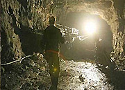 Горняки «СУЭК-Кузбасс» установили мировой рекорд подземного бурения дегазационной скважины установкой VLD 1000А